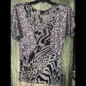 Sequence sleeved top